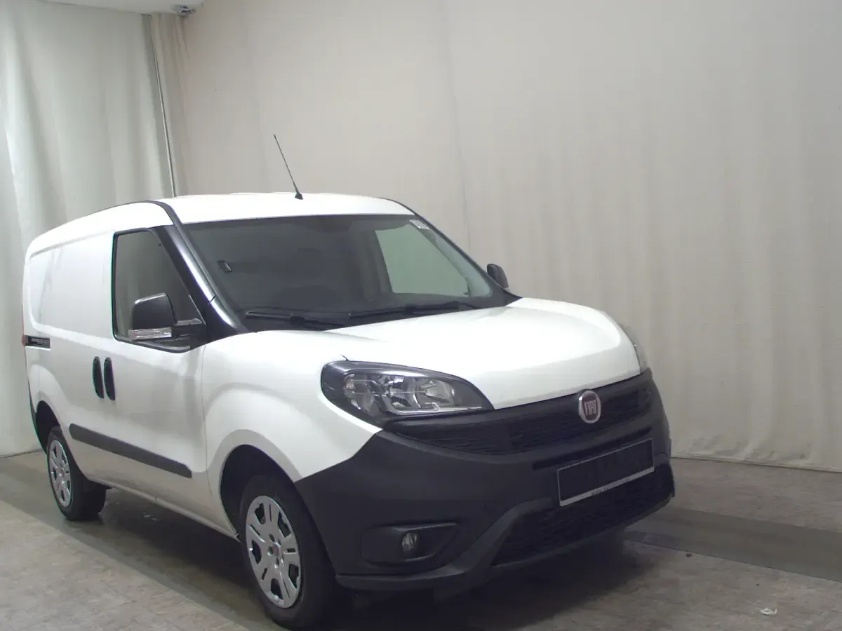 Gebraucht Fiat Doblò 95 PS (69 kW) 2021 Weiss Van / Kleinbus