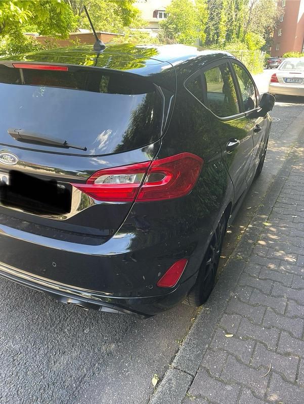 Gebraucht Ford Fiesta 101 PS (74 kW) 2019 Schwarz Kleinwagen