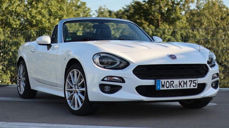 Weiß Gebraucht 2019 Fiat 124 Spider Lusso Cabrio | 16.700 € (Superpreis) - Bild 1/4