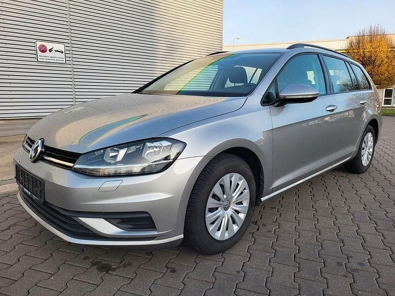 Grau Gebraucht 2018 VW Golf VII Limousine | 8.490 € (Superpreis) - Bild 1/4