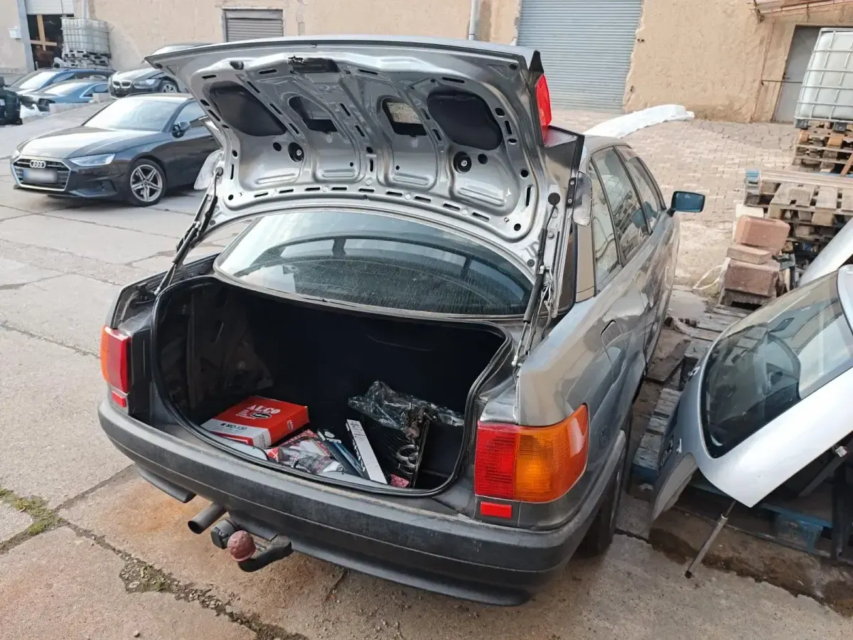 Gebraucht Audi 80 70 PS (51 kW) 1991 Grau Limousine