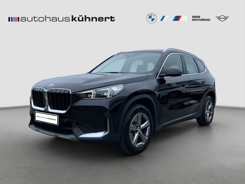 Black sapphire metallic schwar Gebraucht 2023 BMW X1 SUV | 39.335 € (Superpreis) - Bild 1/4