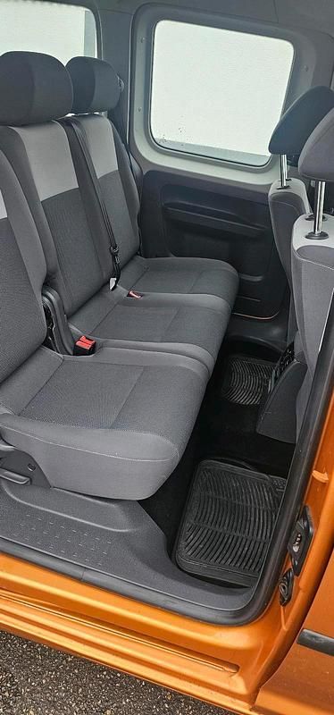 Second-hand VW Caddy 100 CP (73 kW) 2014 Galben Monovolum