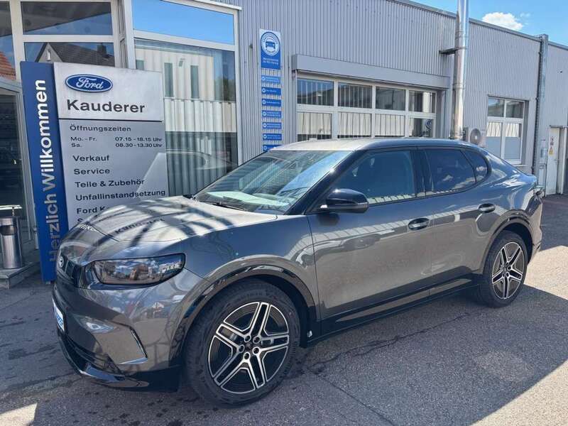 Grau (magneticgrau (metallic)) Neu 2025 Ford Capri Premium SUV | 50.990 € (Fairer Preis) - Bild 1/4