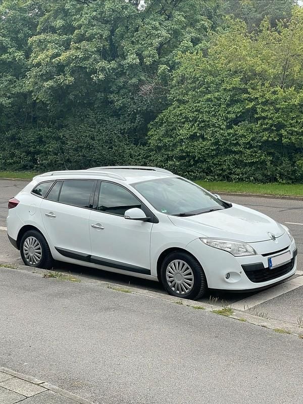 Gebraucht Renault Mégane III Dynamique 150 PS (110 kW) 2011 Weiß Kombi