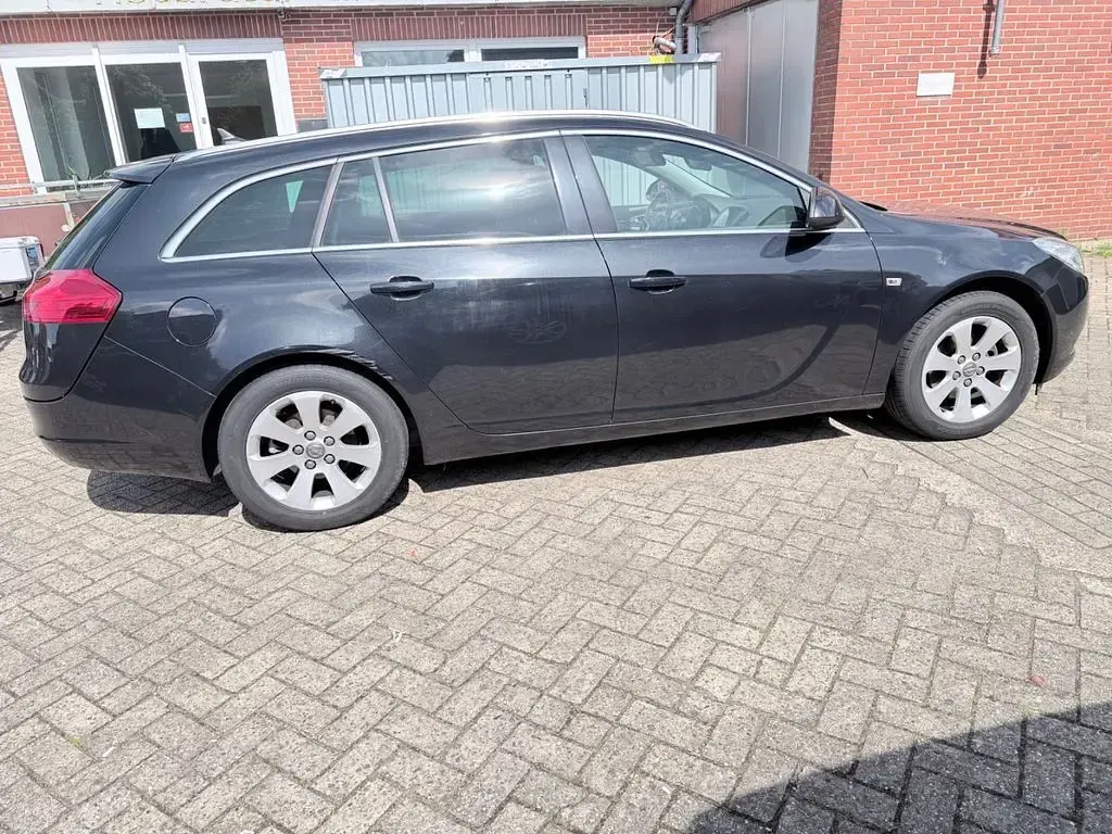 Gebraucht Opel Insignia 131 PS (96 kW) 2012 Schwarz Limousine
