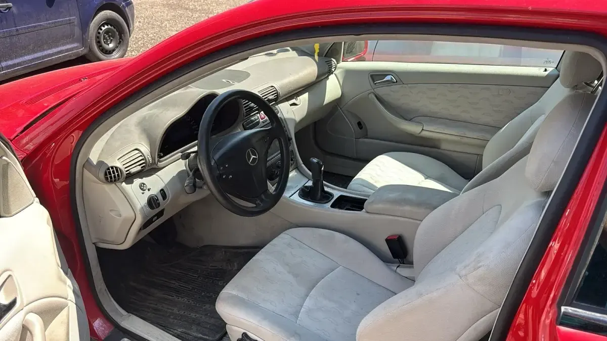 Gebraucht Mercedes C180 129 PS (94 kW) 2001 Rot Coupé