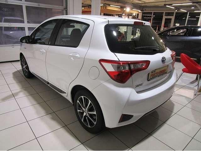 Gebraucht Toyota Yaris Hybrid Team 75 PS (55 kW) 2018 Weiß Limousine