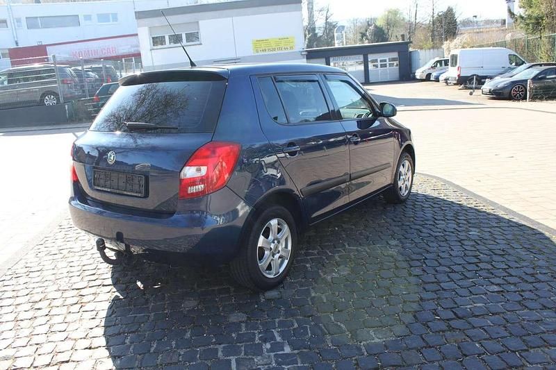 Gebraucht Skoda Fabia Ambiente 60 PS (44 kW) 2010 Stormblau metallic Kleinwagen