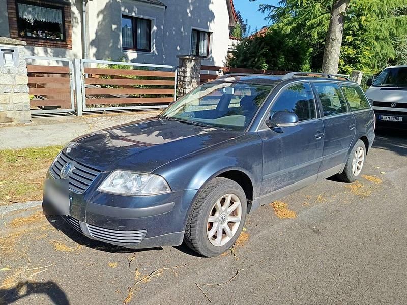 Blau Gebraucht 2005 VW Passat Kombi | 1.200 € (Superpreis) - Bild 1/4