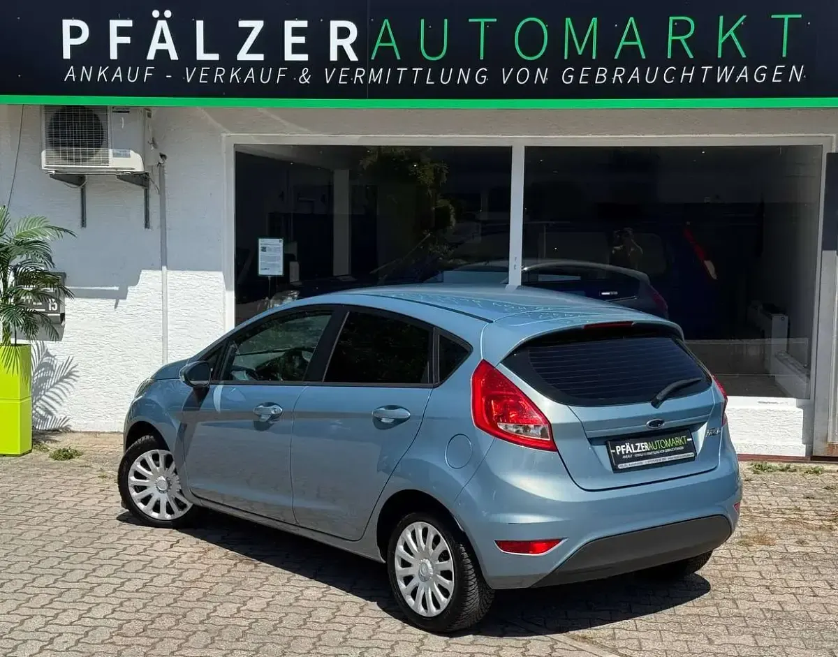 Gebraucht Ford Fiesta 82 PS (60 kW) 2009 Avalongrau Kleinwagen
