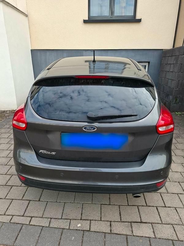 Gebraucht Ford Focus 150 PS (110 kW) 2015 Grau Limousine