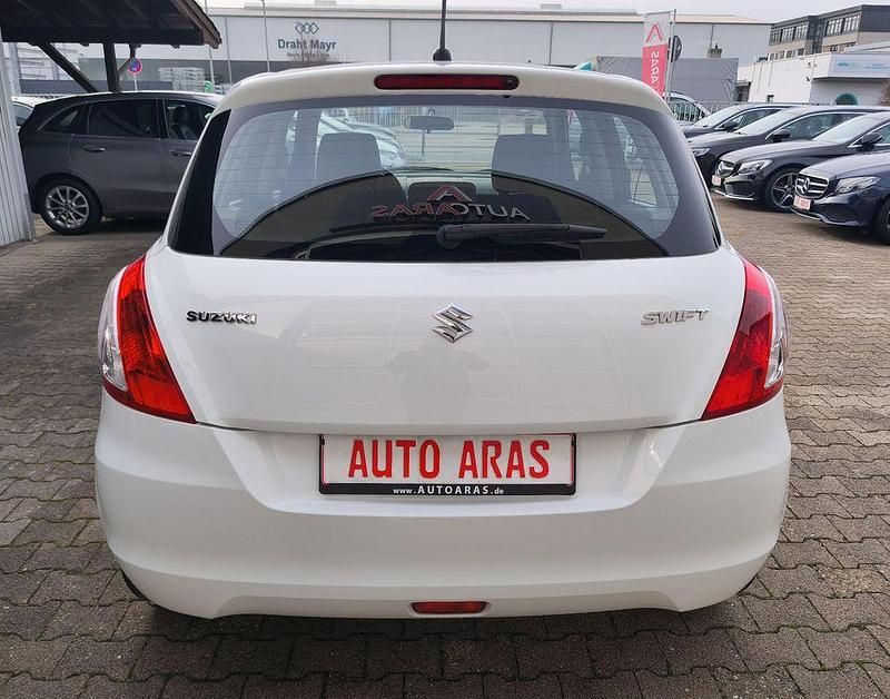 Gebraucht Suzuki Swift Club 94 PS (69 kW) 2015 Weiß Kleinwagen
