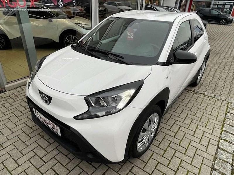 Schneeweiß Gebraucht 2023 Toyota Aygo X X-play SUV | 12.990 € (Guter Preis) - Bild 1/4