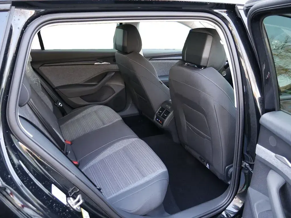 Neu Skoda Superb Selection 150 PS (110 kW) 2026 Schwarz Kombi