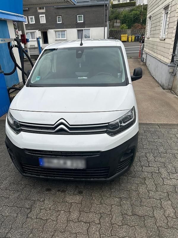Weiß Gebraucht 2019 Citroën Berlingo Van / Kleinbus | 9.800 € (Teuer) - Bild 1/4