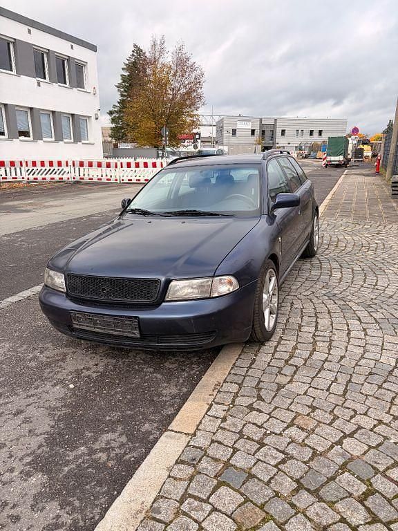 Blau Gebraucht 1996 Audi A4 Kombi | 750 € - Bild 1/4