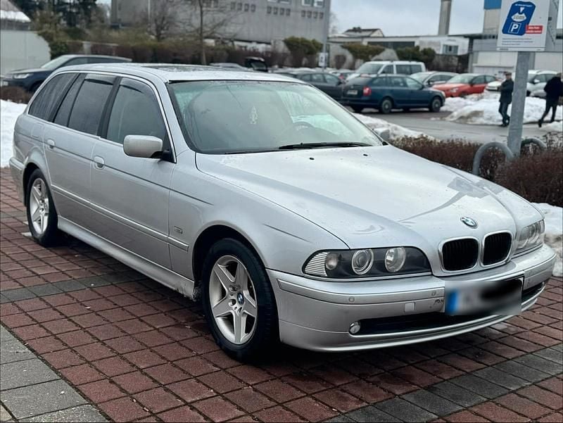 Gebraucht BMW 530 193 PS (141 kW) 2001 Silber Kombi