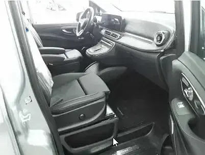 Gebraucht Mercedes V300 Avantgarde 237 PS (174 kW) 2025 Silber Van / Kleinbus