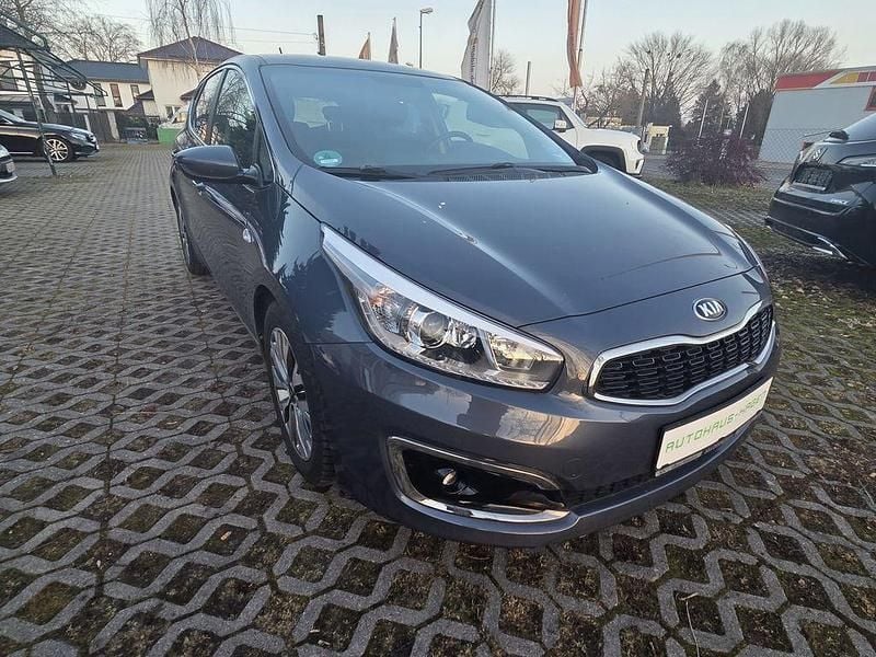 Gebraucht Kia Ceed 135 PS (99 kW) 2016 Blau Kleinwagen