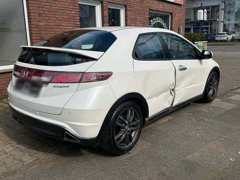 Gebraucht Honda Civic 140 PS (102 kW) 2011 Weiß Limousine