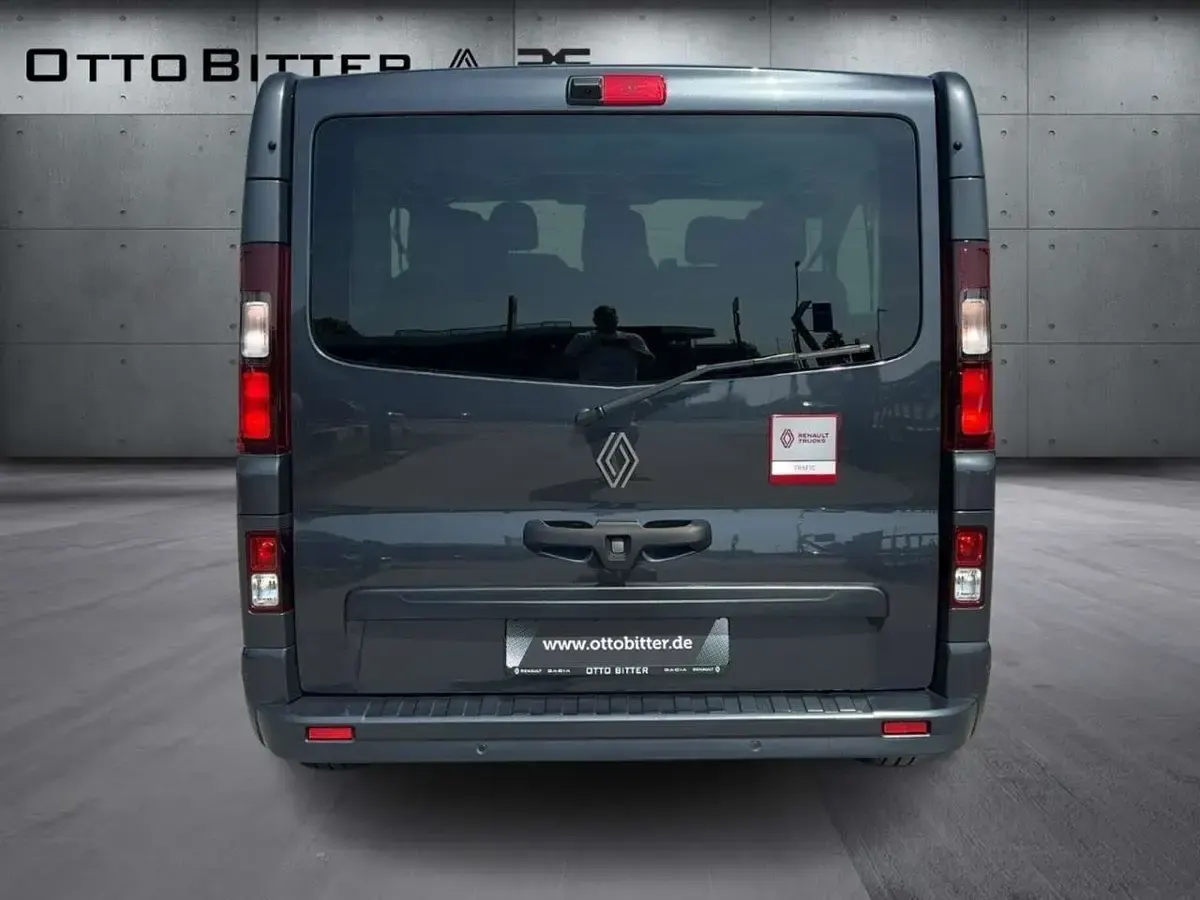Neu Renault Trafic 150 PS (110 kW) 2026 Kometengrau Van / Kleinbus