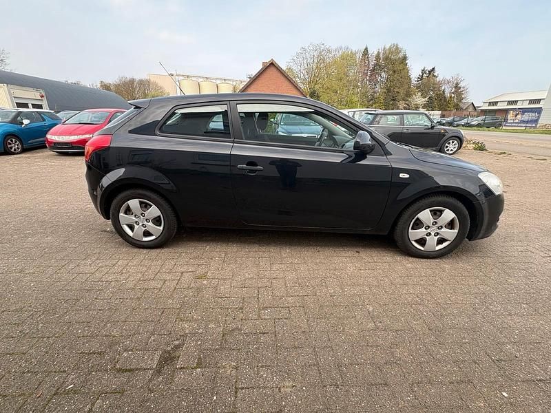 Używany Kia ProCeed LX 126 KM (92 kW) 2008 Czarny Hatchback