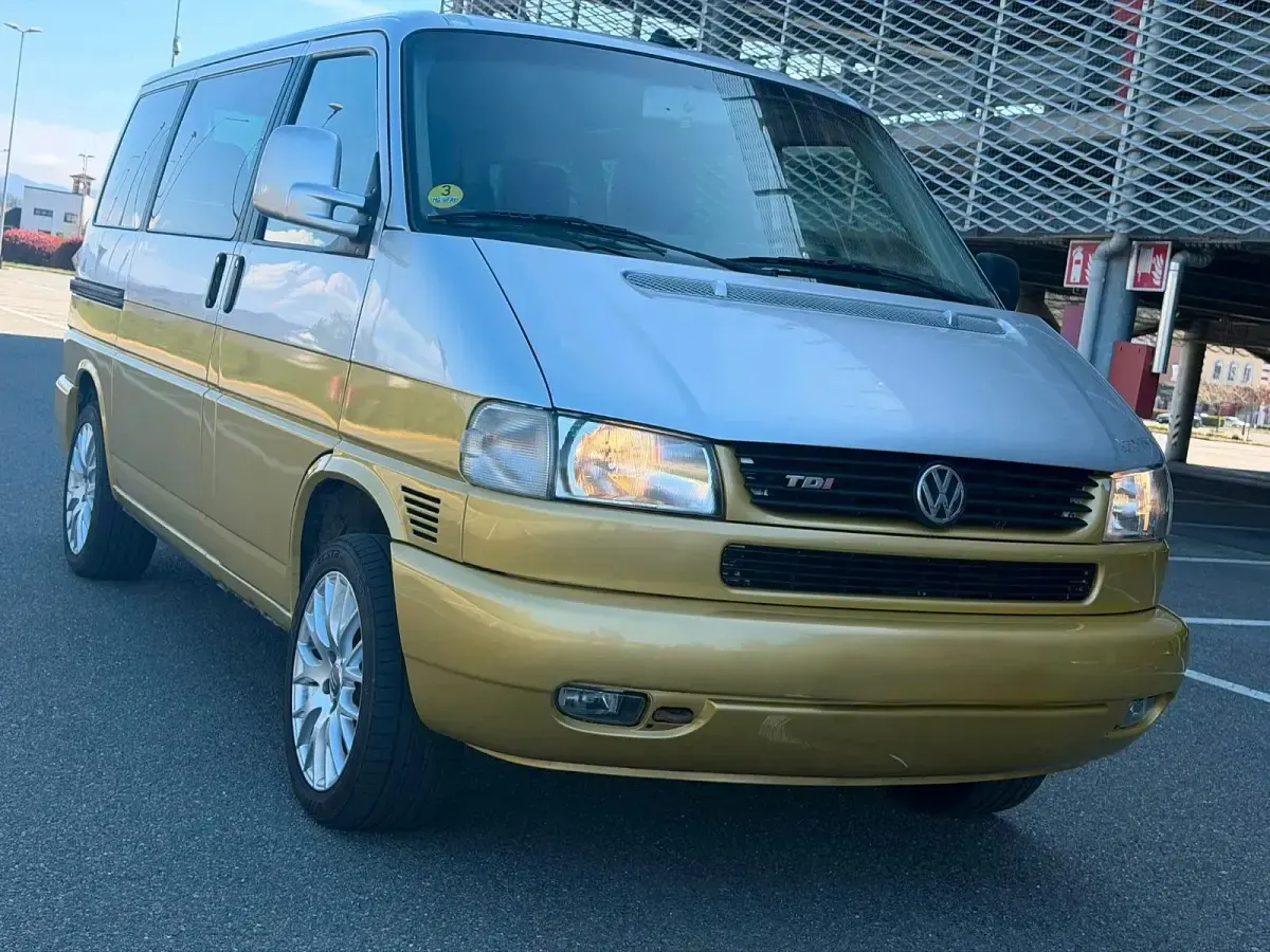 Second-hand VW Multivan 151 CP (111 kW) 2002 Gri Monovolum