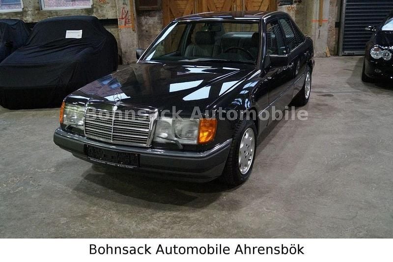 199 blauschwarzmetallic Gebraucht 1990 Mercedes E260 Limousine | 11.800 € - Bild 1/4