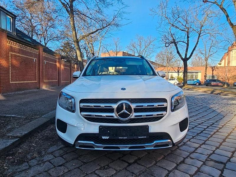 Weiß Gebraucht 2020 Mercedes GLB200 SUV | 23.900 € (Etwas zu teuer) - Bild 1/4