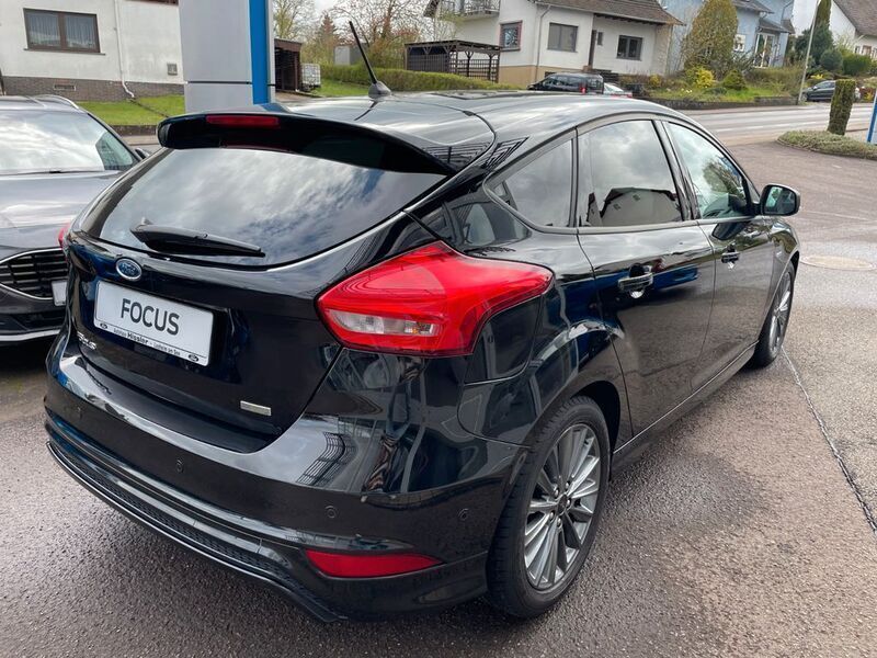 Usata Ford Focus ST-Line 140 CV (102 kW) 2017 Nero Berlina