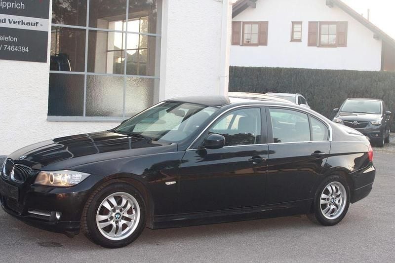 Gebraucht BMW 320 Comfort Edition 184 PS (135 kW) 2011 Schwarz Limousine