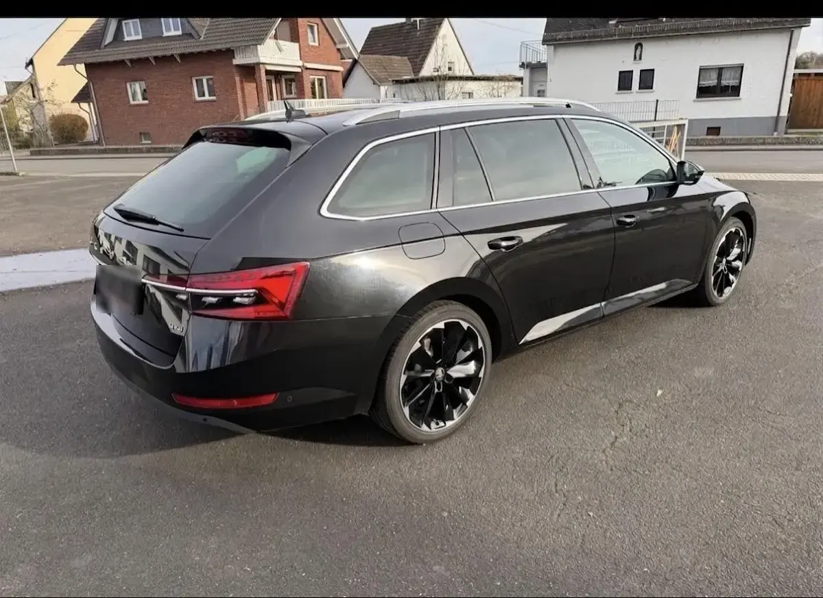 Gebraucht Skoda Superb 200 PS (147 kW) 2022 Schwarz Kombi