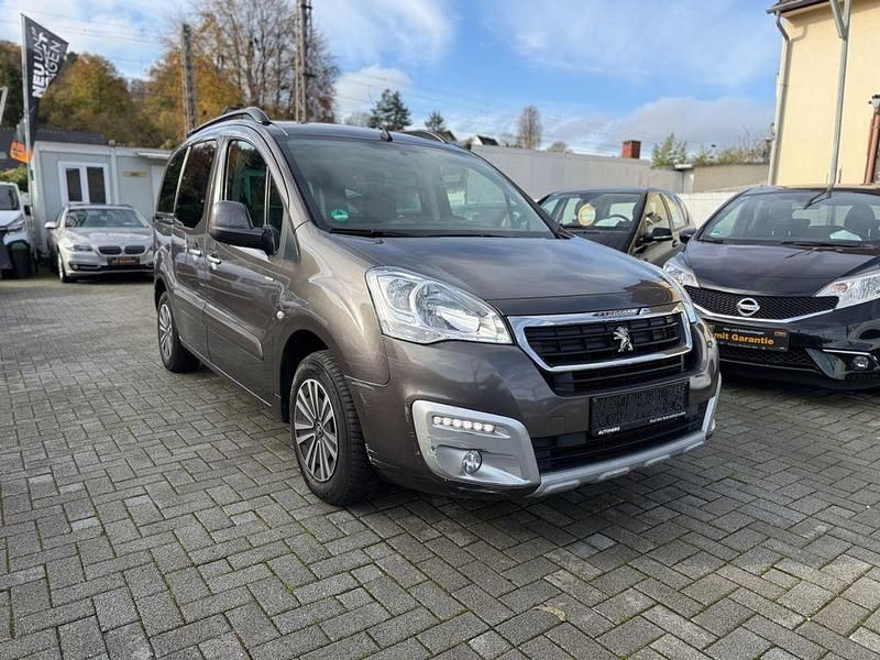 Grau Gebraucht 2017 Peugeot Partner Style Van | 9.199 € (Fairer Preis) - Bild 1/4