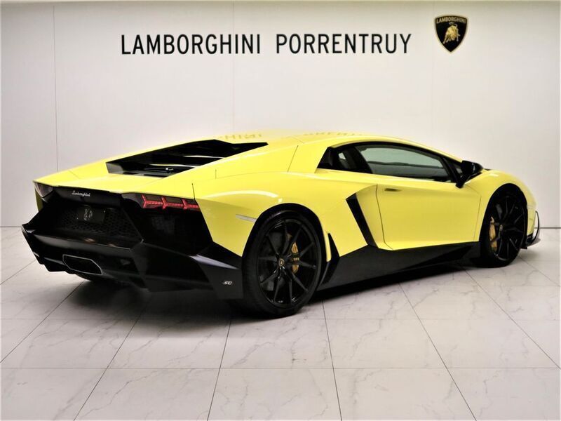 Usata Lamborghini Aventador 721 CV (530 kW) 2015 Giallo Coupé