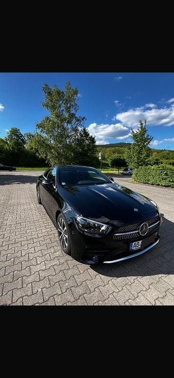 Schwarz Gebraucht 2021 Mercedes E220 Coupé | 47.500 € (Teuer) - Bild 1/4