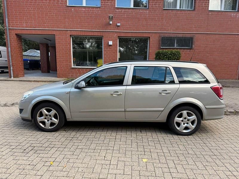 Gebraucht Opel Astra Edition 105 PS (77 kW) 2007 Grau Kombi