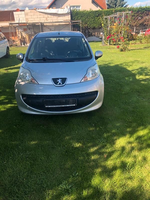 Silber Gebraucht 2006 Peugeot 107 Kleinwagen | 1.800 € (Guter Preis) - Bild 1/4