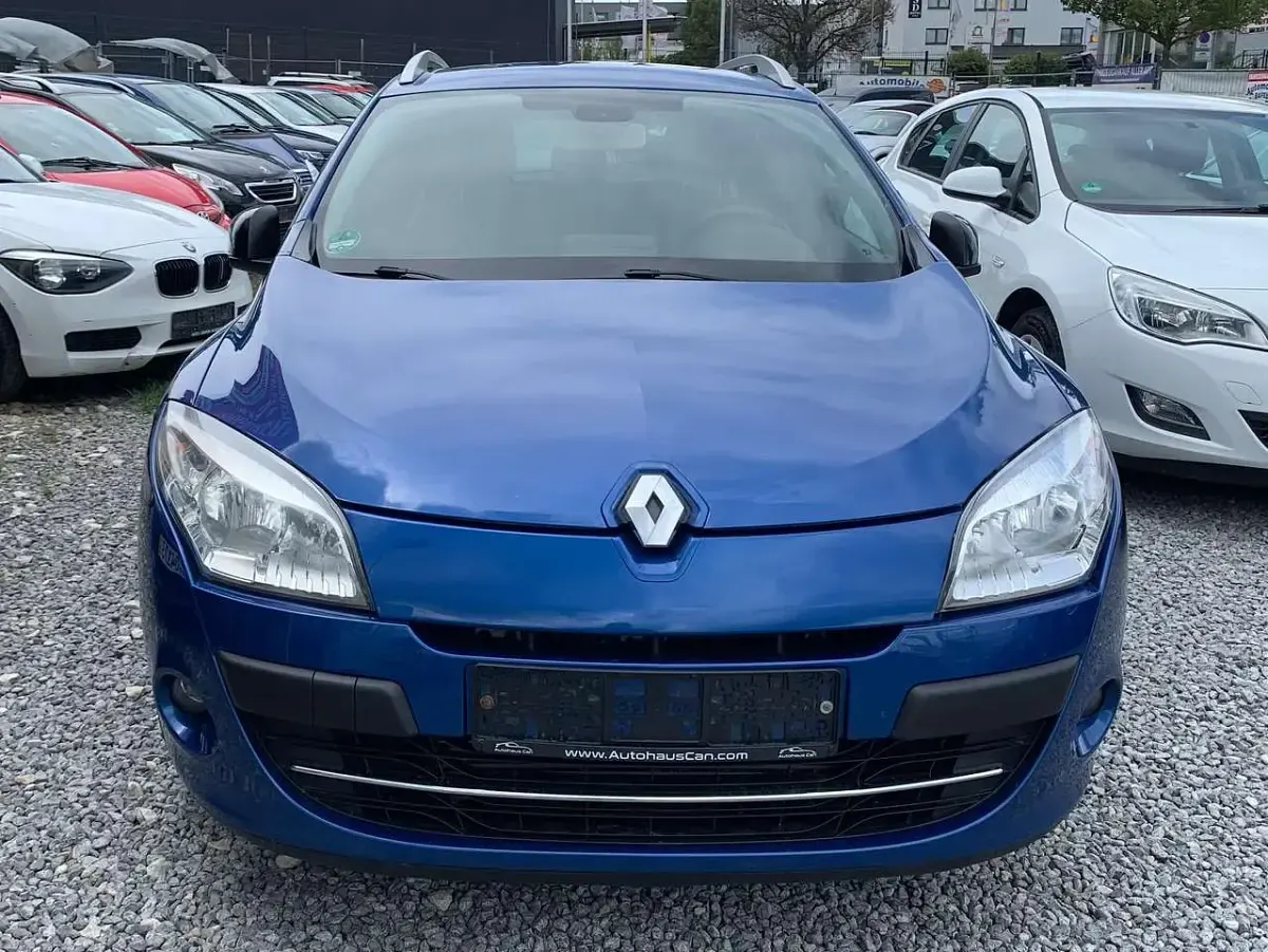 Gebraucht Renault Mégane GrandTour Expression 131 PS (96 kW) 2012 Blau Kombi