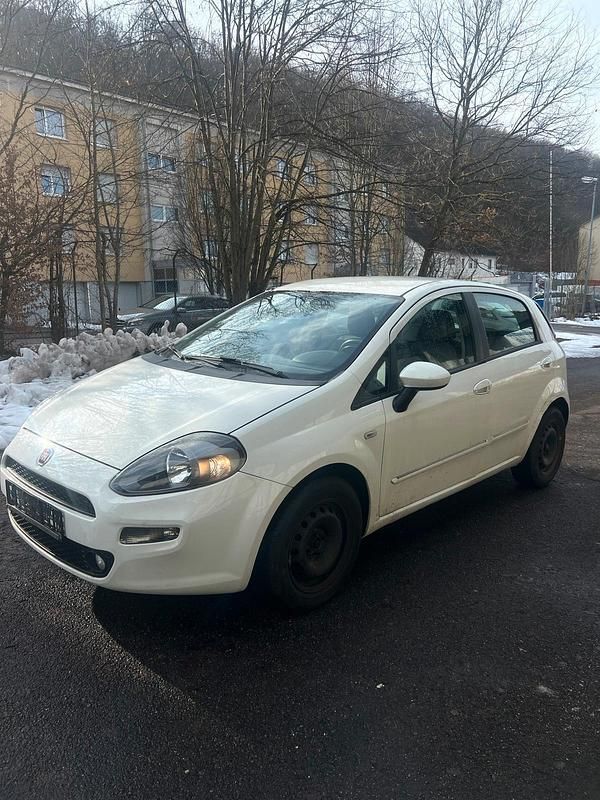 Gebraucht Fiat Punto 77 PS (56 kW) 2013 Weiß Kleinwagen