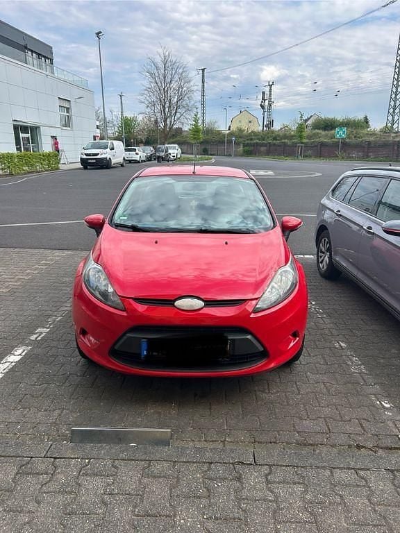 Gebraucht Ford Fiesta Ambiente 82 PS (60 kW) 2009 Rot Kleinwagen