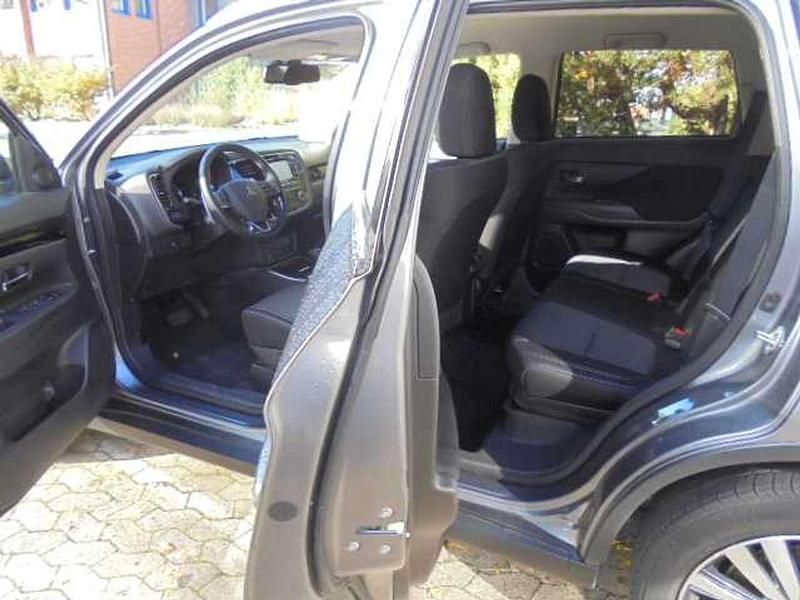 Gebraucht Mitsubishi Outlander Active 150 PS (110 kW) 2019 Platinumgrau SUV