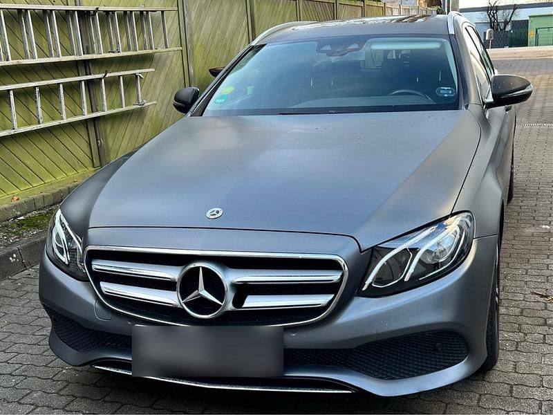 Gebraucht Mercedes E220 Avantgarde 194 PS (142 kW) 2017 Andere farben Kombi