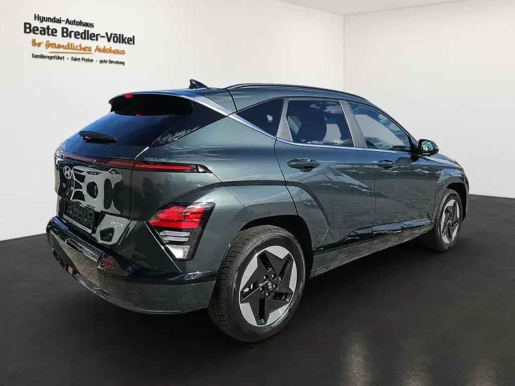 Gebraucht Hyundai Kona Trend 160 kW (218 PS) 2025 Cypress green / met SUV