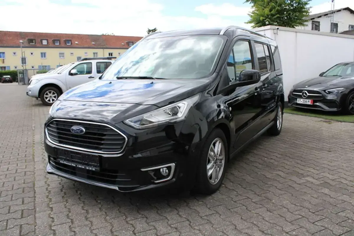 Gebraucht Ford Tourneo Connect Titanium 120 PS (88 kW) 2021 Schwarz Van / Kleinbus