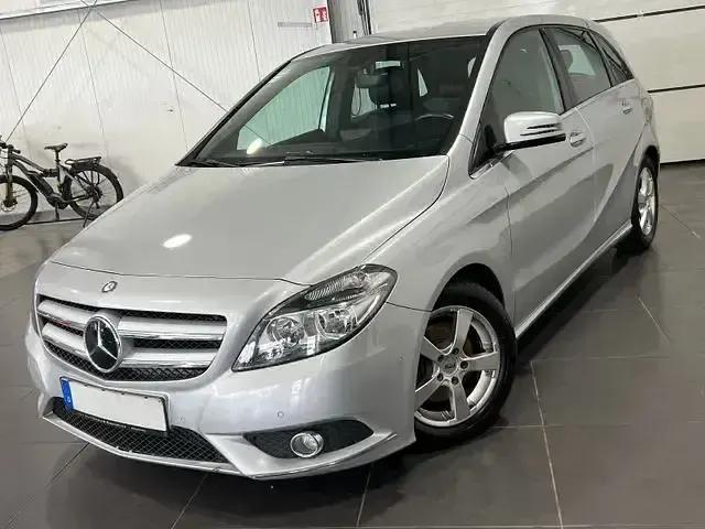 Gebraucht Mercedes B180 122 PS (89 kW) 2013 Van / Kleinbus