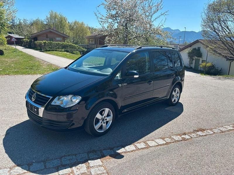Second-hand VW Touran United 140 CP (102 kW) 2007 Negru Monovolum