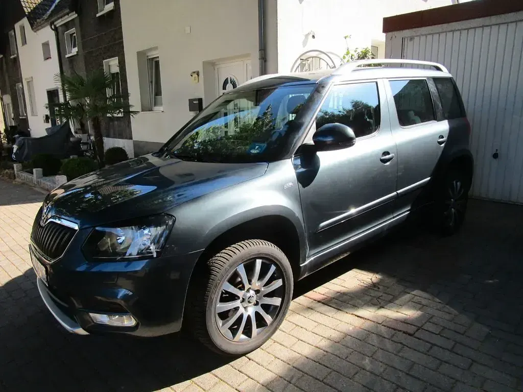 Gebraucht Skoda Yeti 105 PS (77 kW) 2015 Blau SUV