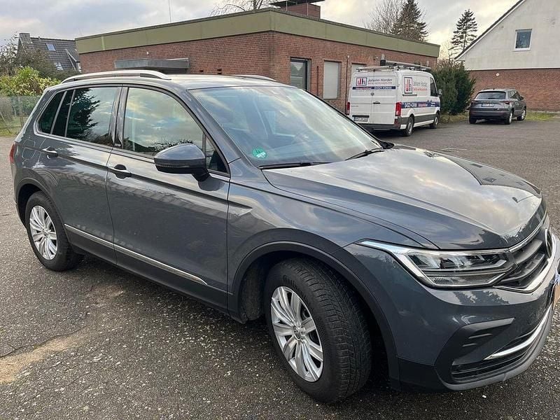 Gebraucht VW Tiguan United 150 PS (110 kW) 2020 Grau SUV