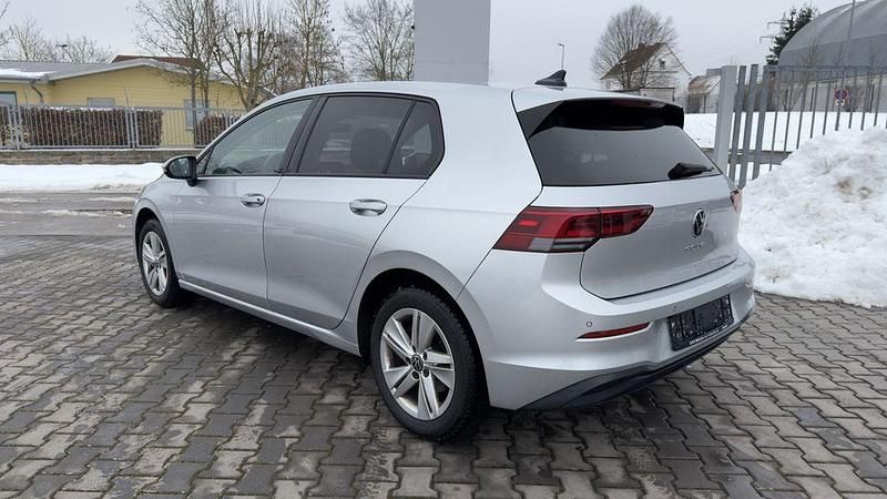 Gebraucht VW Golf VIII Life 131 PS (96 kW) 2020 Reflexsilber metallic Limousine